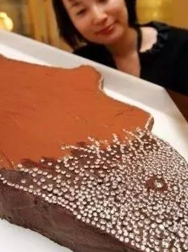 米乐M6 M6米乐世上最顶级的零食最后一个还打破了最贵甜点的吉尼斯世界纪录(图4)