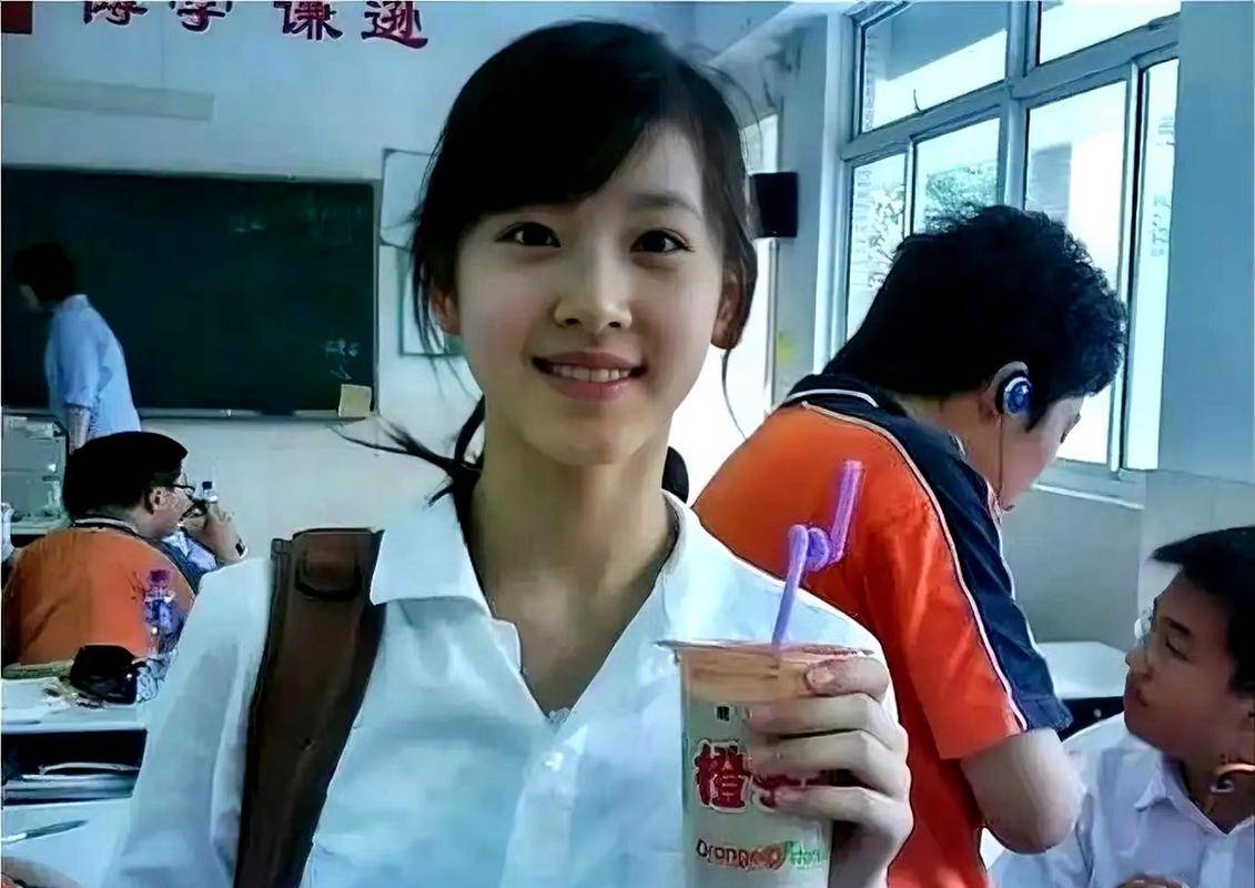 奶茶妹妹章泽天----从一个平凡的网络红人到商界女强人的华丽蜕变M6 米乐(图2)