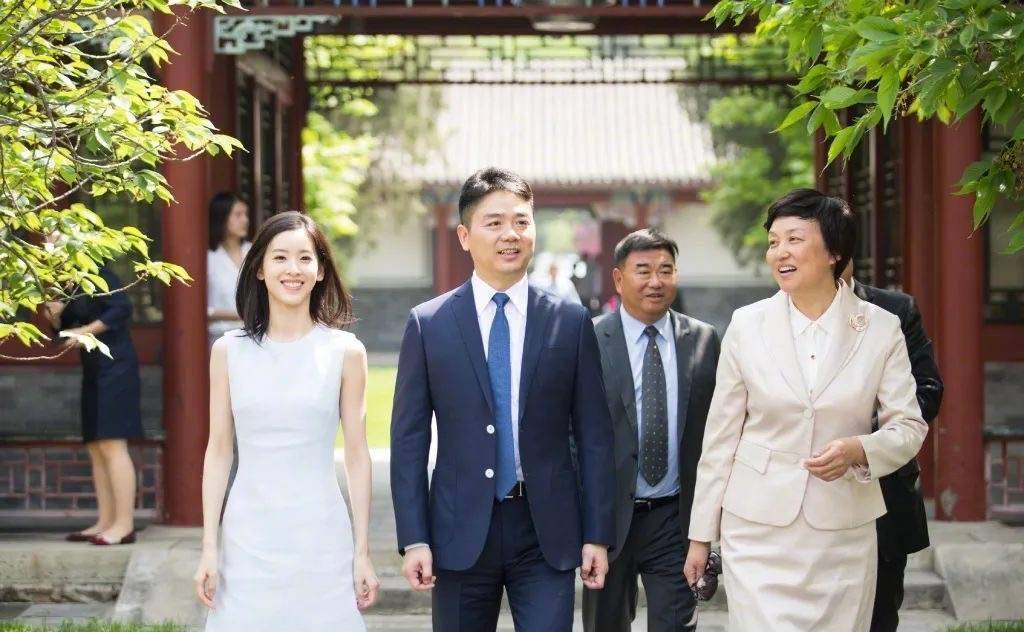 12年前的奶茶妹米乐M6 M6米乐妹已不是今天的章泽天(图6)