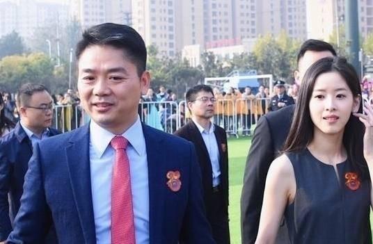米乐 M6“奶茶妹妹”章泽天“明州案”力挽狂澜如今被曝双生子？(图22)