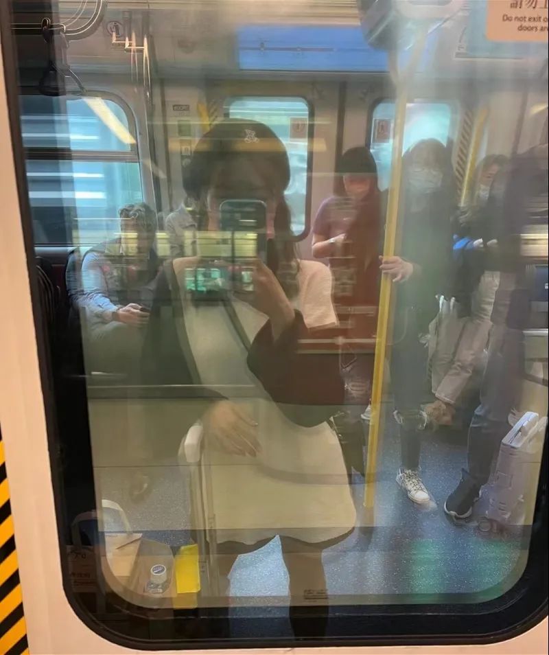 “香港没奶茶吗？”“一杯奶茶代购费10元M6 米乐”…香港“反向代购”大火这些东西都从内地买！(图2)