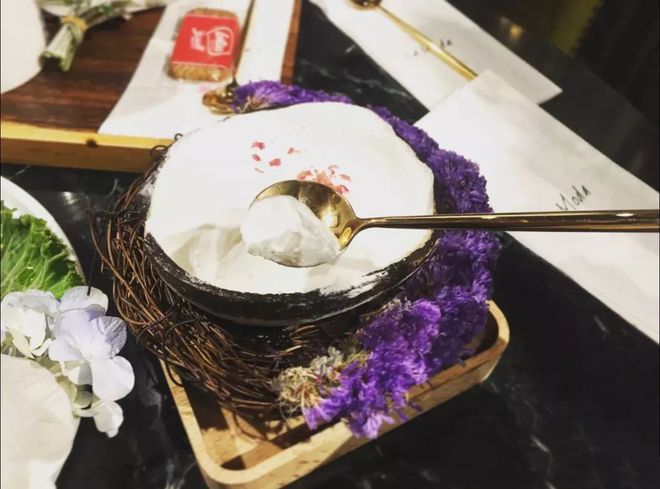 一秒ge米乐 M6t春天！火爆小红书的“反性冷淡风”甜品店了解一下？(图8)