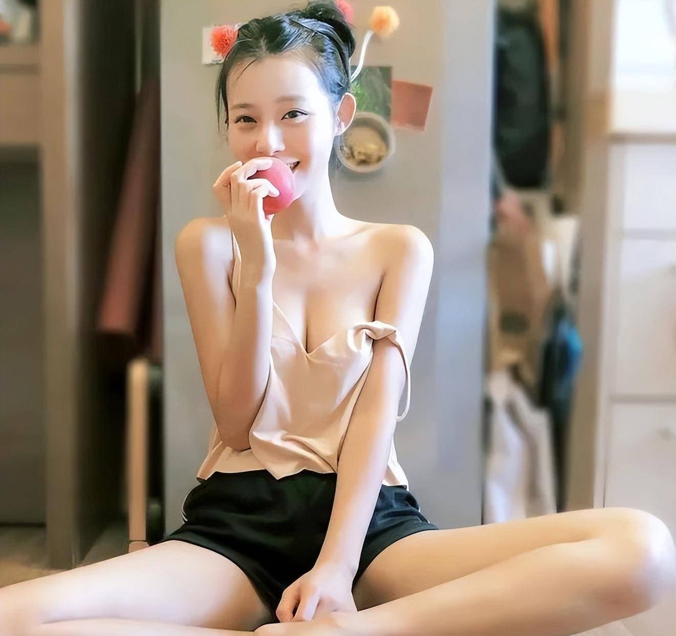 台湾网红「奶茶妹妹」张香香太可爱了拥有32D性感身材「宅男女神」米乐M6 M6米乐(图2)