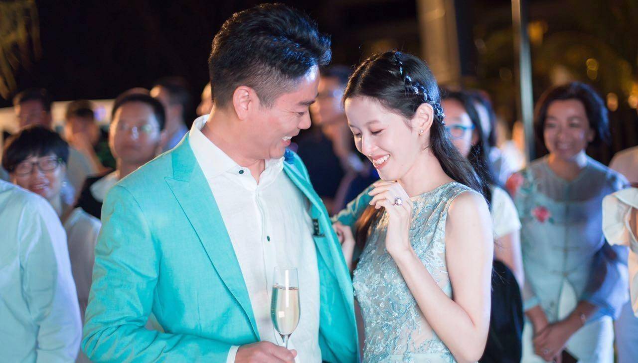 刘强东章泽天成立新公司取名“天强”颇有蕴意大秀恩爱M6 米乐(图4)