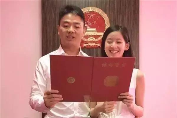 奶茶妹妹旧照被曝光网友表示：长相太清纯恋爱时M6 米乐这么主动(图2)