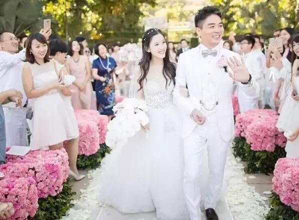 奶茶妹妹旧照被曝光网友表示：长相太清纯恋爱时M6 米乐这么主动(图3)