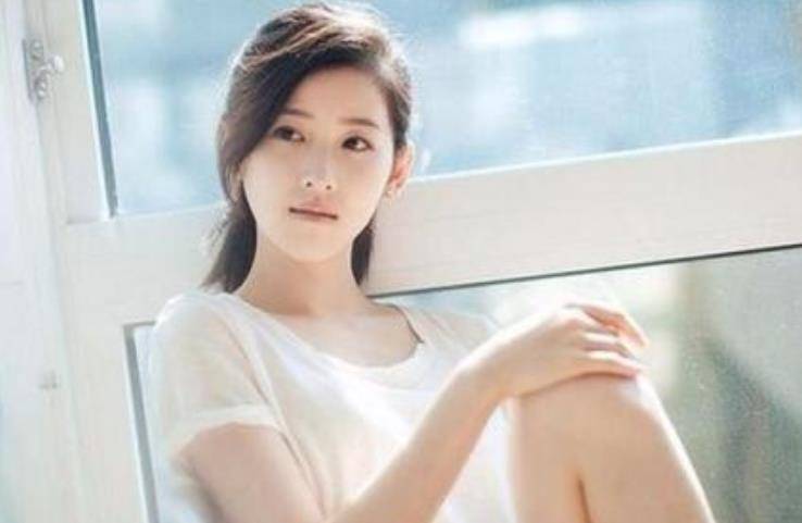 米乐M6 M6米乐奶茶妹妹近照曝出有老公刘强东随身陪同本人颜值依然在线(图4)