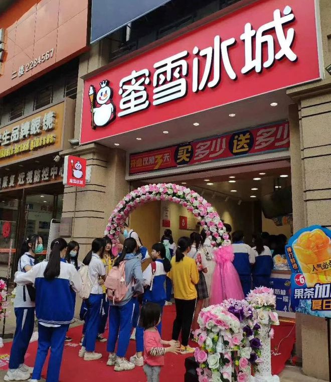 米乐M6 M6米乐最凶猛的奶茶界“隐形巨头”：碾压喜茶、奈雪年赚 65 亿开店 10000 家(图6)