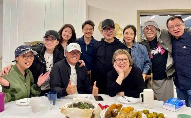 米乐 M6许绍雄出资给女儿在外国开的两间甜品店结业 一家人疑似返港定居(图2)