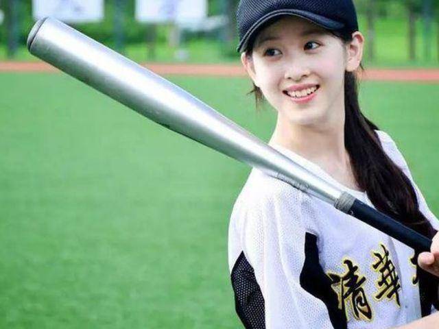 M6 米乐“奶茶妹妹”穿上无痕裤双腿笔直又纤细真是让人羡慕(图2)