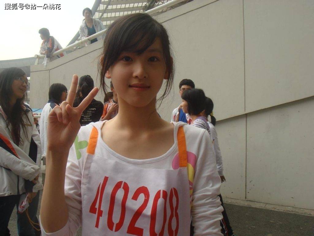 米乐M6 M6米乐“奶茶妹妹”章泽天从“网红”向“女神”的蜕变！(图4)