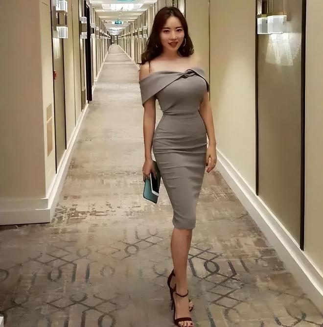 米乐M6 M6米乐难怪刘强东忍不住？看了蒋娉婷生活照才知道真不是奶茶妹能比的(图3)