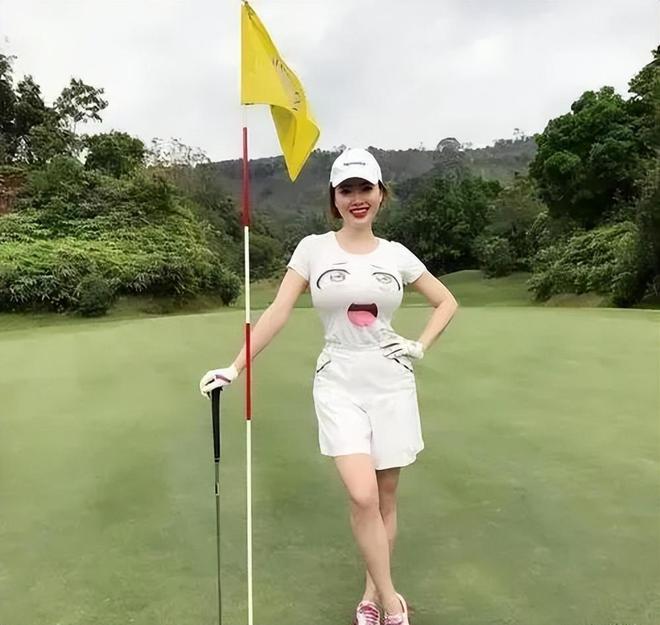 米乐M6 M6米乐难怪刘强东忍不住？看了蒋娉婷生活照才知道真不是奶茶妹能比的(图8)