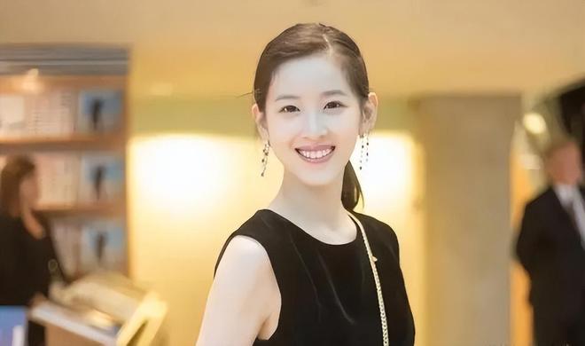 米乐M6 M6米乐难怪刘强东忍不住？看了蒋娉婷生活照才知道真不是奶茶妹能比的(图10)
