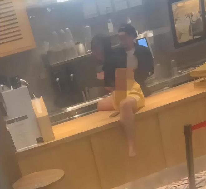 疯传！美女知名奶茶店脱衣坐吧台视米乐 M6频画面曝光(图2)
