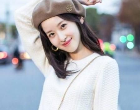 奶茶妹妹章泽天似是邻家妹妹一般甜美一双清澈的双眼很是难忘米乐 M6(图3)