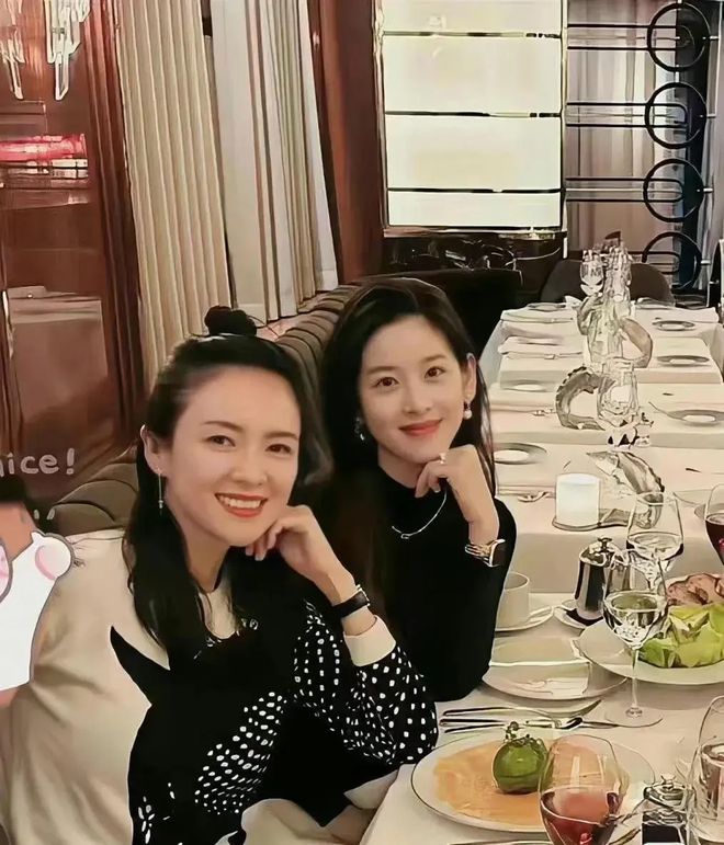 米乐 M6章泽天、章子怡亮相威尼斯艺术展同框拍照影后站在奶茶妹妹身后(图8)